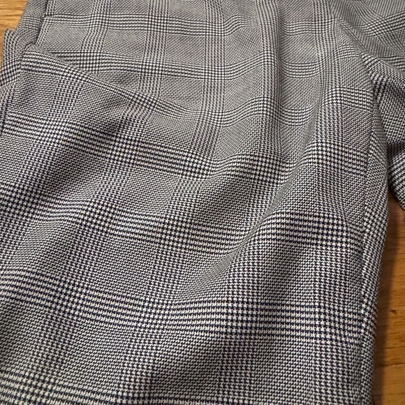 Outfit! (2) Banana Republic trousers + floral top - Picture 7 of 12